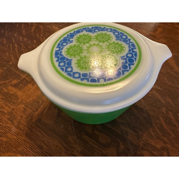 Vintage Pyrex 473 Verde Green 1 Quart Casserole Dish with Decorated Opal Lid